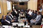 کتابخوانی باعث کاهش آسیب های اجتماعی می شود