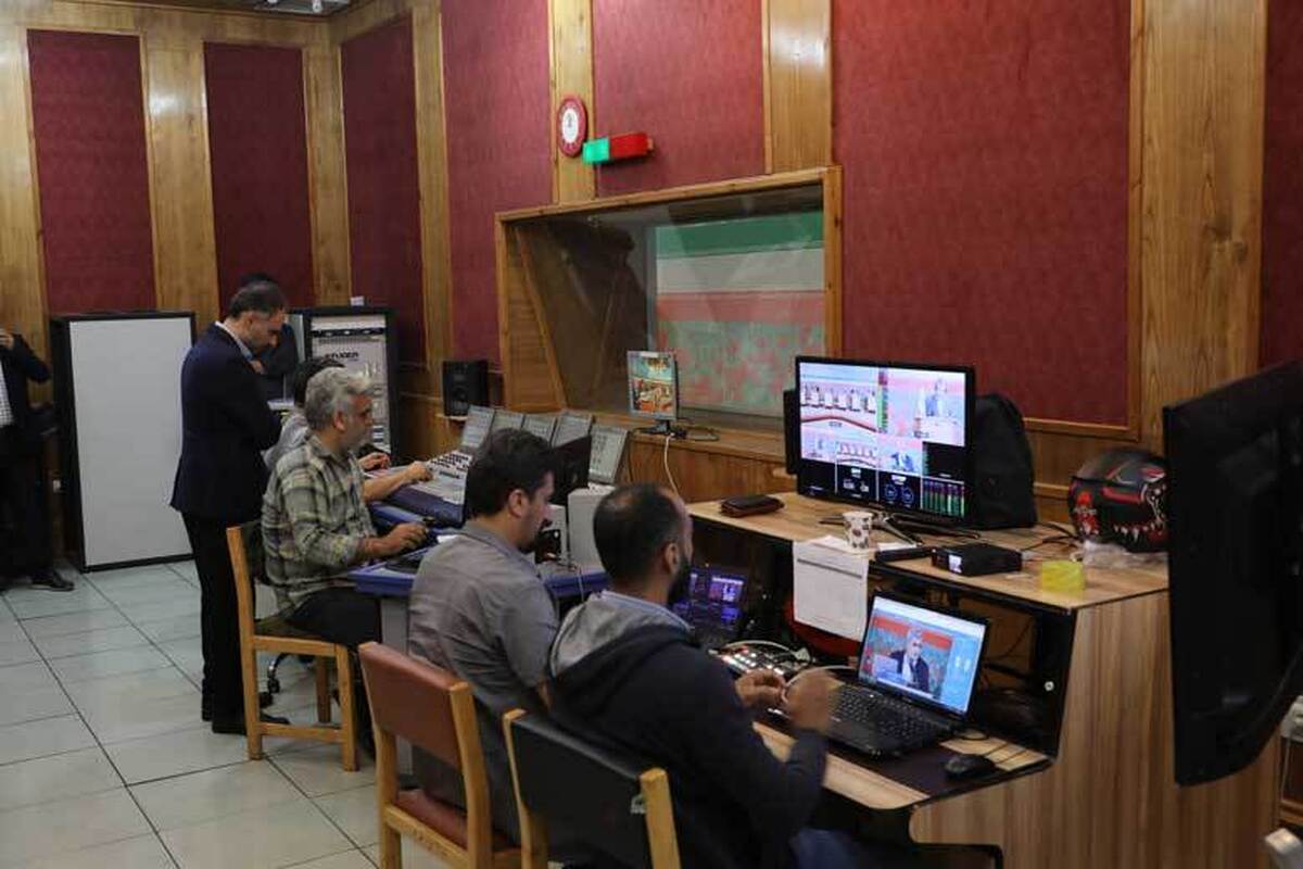 برنامه «پاستور شماره ۱۴» در این قسمت از سری مناظره‌های معاونت صدا از شبکه رادیویی اقتصاد با موضوع اقتصاد و کلان سرفصل بررسی راهبرد‌ها و راهکار‌های پویاسازی فضای کسب‌وکار و با حضور دکتر سعید لیلاز نماینده ستاد مسعود پزشکیان، سعید لاریجانی نماینده ستاد پورمحمدی، سعید فتحی سارانی نماینده ستاد سعید جلیلی، علیرضا خزایی نماینده ستاد علیرضا زاکانی و دکتر حسین ایزدی نماینده ستاد سید امیرحسین قاضی‌زاده هاشمی به روی آنتن رفت.