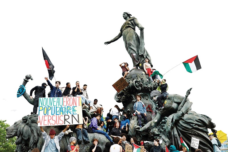 اروپایی‌ها از این قبیل شعارها که دیگران چون مثل ما نیستند ، نباید هیچ جایگاهی در میان ما داشته باشند، هراس دارند؛ چون چنین دیدگاه برتری‌جویانه‌ای منجربه ظهور نازیسم وفاشیسم دراروپا و جنگ جهانی شد. به‌خصوص جریان‌های لیبرال و طرفدار حقوق‌بشر هم این نگاه‌های خودبرتربینی را در تضاد با ارزش‌های دموکراتیک اروپایی می‌دانند و نگران هستند که افراطی‌ها این ارزش‌ها را از بین ببرند.