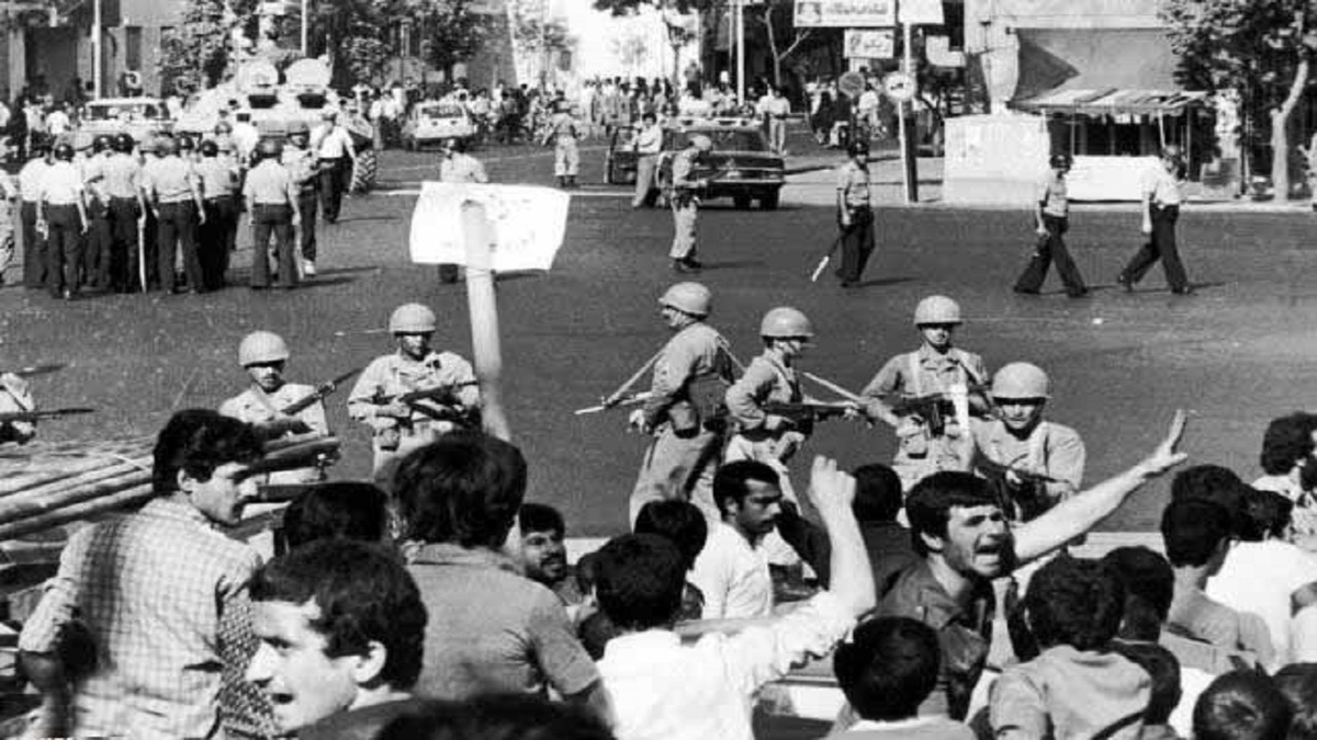 واقعه جمعه سیاه سرآغاز مرحله نوین در انقلاب اسلامی و سرآغاز زنجیره‌ای از اعتراضات عمومی مردم بود که به صورت حضور میدانی و اعتصابات گسترده در سراسر کشور شکل گرفت و در نهایت باعث تزلزل ارکان نظام شاهنشاهی شد.