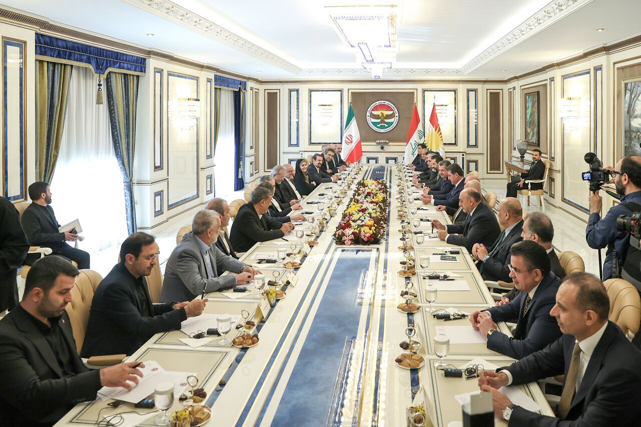 نشست رئیسجمهور و هیأت همراه با مقامات ارشد منطقه کردستان عراق نشست رئیسجمهور و هیأت همراه با مقامات ارشد منطقه کردستان عراق