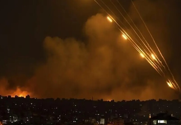 موشک‌های ایرانی بر فراز بیت المقدس | شلیک بیش از ۱۰۰ موشک از ایران به اراضی اشغالی