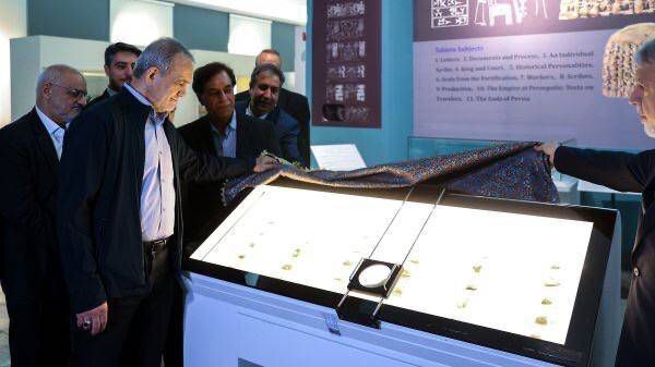 رونمایی از الواح هخامنشی رونمایی از الواح هخامنشی