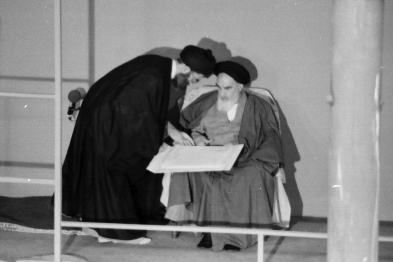 رئیسجمهوری متعهد و مبارز رئیسجمهوری متعهد و مبارز