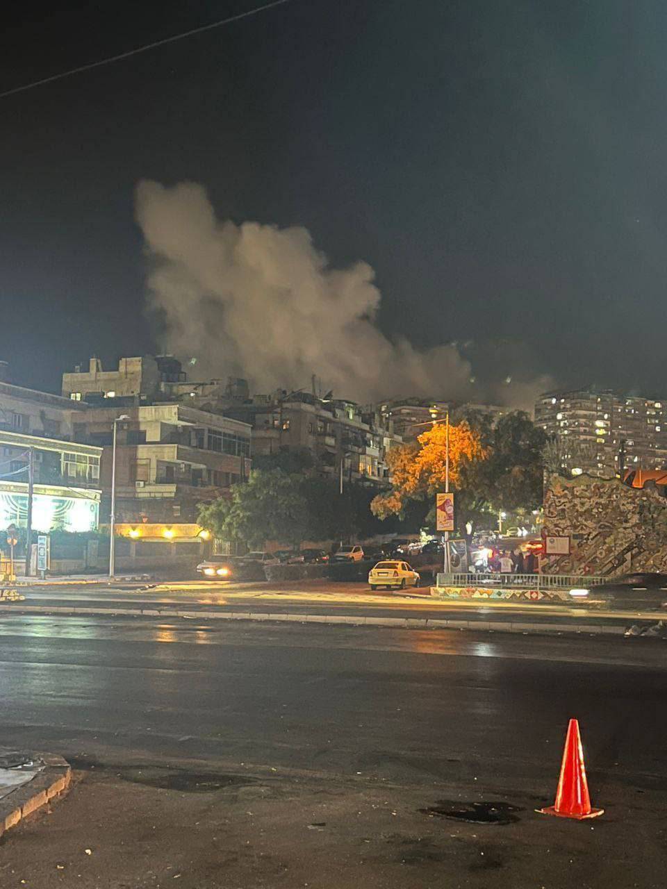 ببینید | منابع سوری خبر دادند که رژیم صهیونیستی با چهار موشک، یک ساختمان را در منطقه المزه هدف قرار داده است