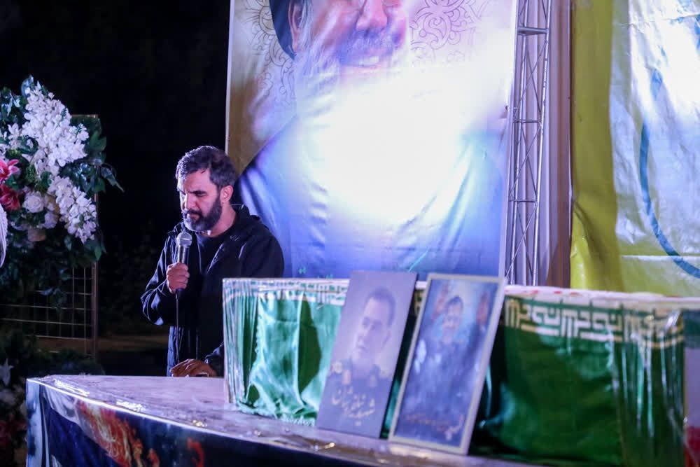 گزارش تصویری ا  استقبال از پیکر شهید نیلفروشان گزارش تصویری ا  استقبال از پیکر شهید نیلفروشان