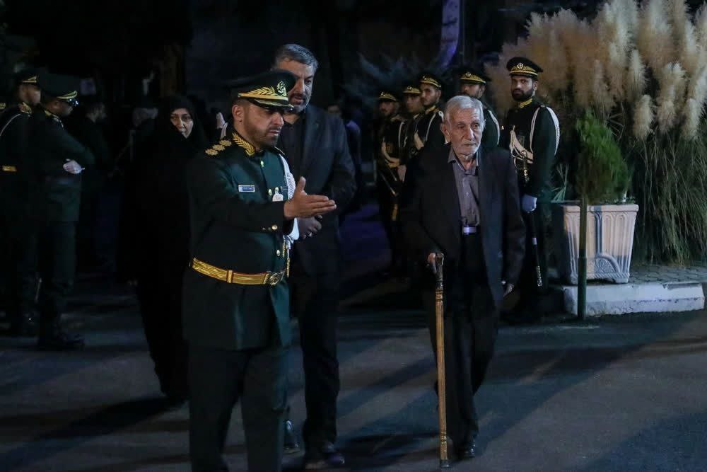 گزارش تصویری ا  استقبال از پیکر شهید نیلفروشان گزارش تصویری ا  استقبال از پیکر شهید نیلفروشان