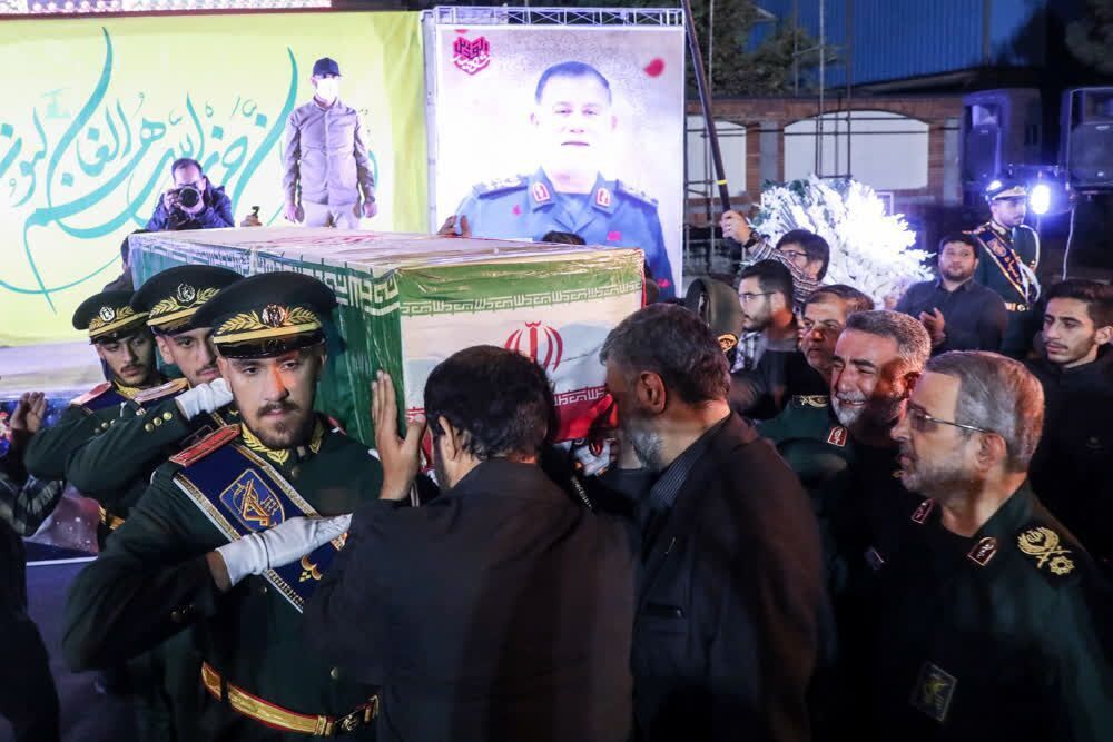 گزارش تصویری ا  استقبال از پیکر شهید نیلفروشان گزارش تصویری ا  استقبال از پیکر شهید نیلفروشان