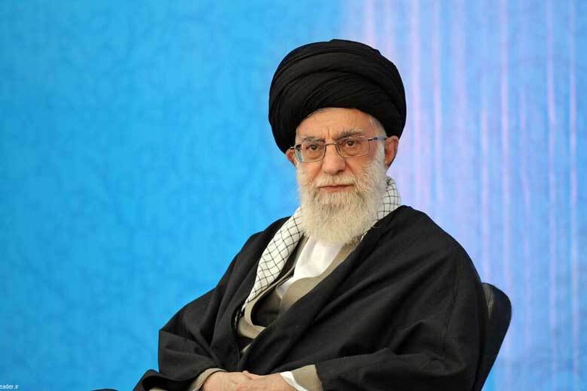 حضرت آیت‌الله خامنه‌ای رهبر معظم انقلاب اسلامی در پیامی به مناسبت شهادت مجاهد کبیر و پرچمدار مقاومت، حجت‌الاسلام سیدحسن نصرالله ضمن تبریک و تسلیت  شهادت رهبر کم نظیر حزب الله به سراسر جبهه مقاومت و امت اسلامی و اعلام پنج روز عزای عمومی در کشور، تأکید کردند: اساسی که او در لبنان پایه گذاری کرد و به دیگر مراکز قدرت،جهت بخشید،با فقدان سید عزیز مقاومت نه تنها از میان نخواهد رفت،که به برکت خون او و دیگر شهیدان این حادثه، استحکام بیشتر خواهد یافت و ضربات جبهه مقاومت بر پیکر فرسوده و روبه زوال رژیم صهیونی کوبنده تر خواهد شد.