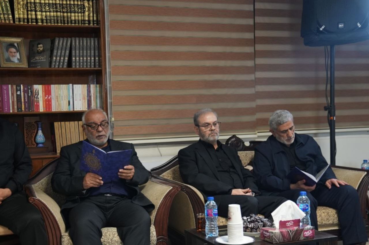 حضور سردار قاآنی در دفتر حزبالله تهران حضور سردار قاآنی در دفتر حزبالله تهران