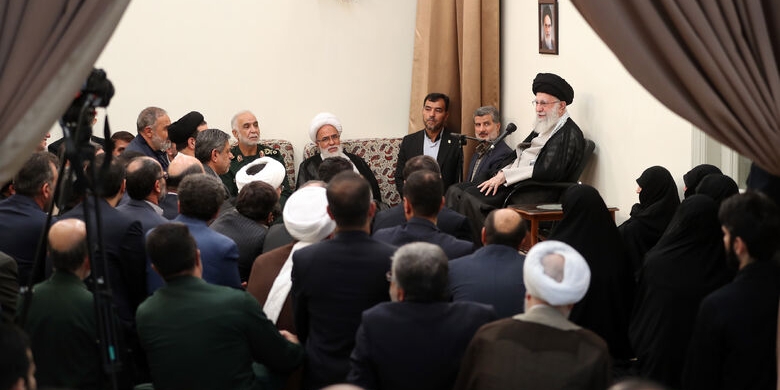 گزارش تصویری ا  رهبر معظم انقلاب در دیدار دستاندرکاران کنگره ملی بزرگداشت شهدای استان کرمانشاه گزارش تصویری ا  رهبر معظم انقلاب در دیدار دستاندرکاران کنگره ملی بزرگداشت شهدای استان کرمانشاه