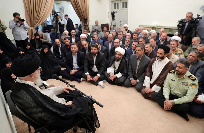 گزارش تصویری ا  رهبر معظم انقلاب در دیدار دستاندرکاران کنگره ملی بزرگداشت شهدای استان کرمانشاه گزارش تصویری ا  رهبر معظم انقلاب در دیدار دستاندرکاران کنگره ملی بزرگداشت شهدای استان کرمانشاه