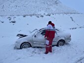 امدادرسانی به گرفتارشدگان برف و کولاک جاده سرعین