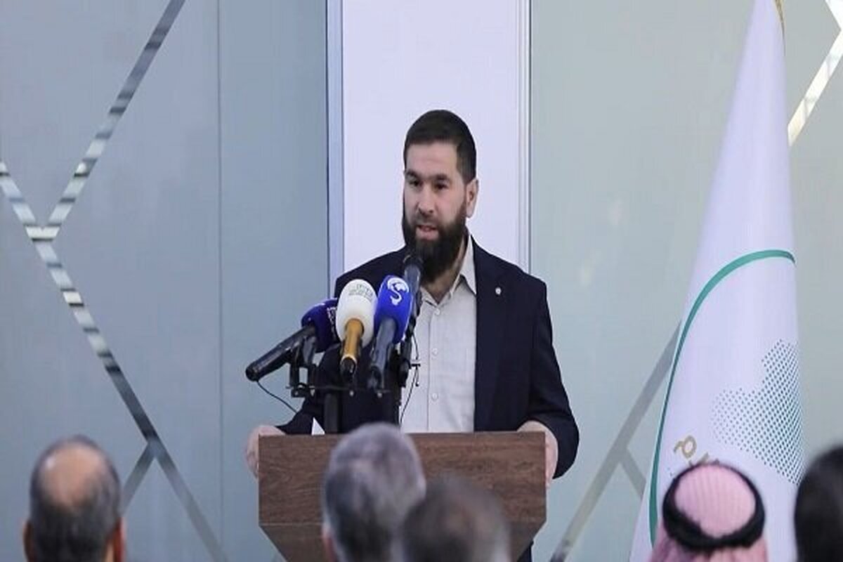 سخنگوی اداره امور سیاسی دولت انتقالی سوریه در گفتگو با الجزیره گفت: فرودگاه بین‌المللی دمشق در چند روز آینده فعالیت خود را از سر خواهد گرفت. داعش صفحه‌ای تاریک در تاریخ سوریه است.