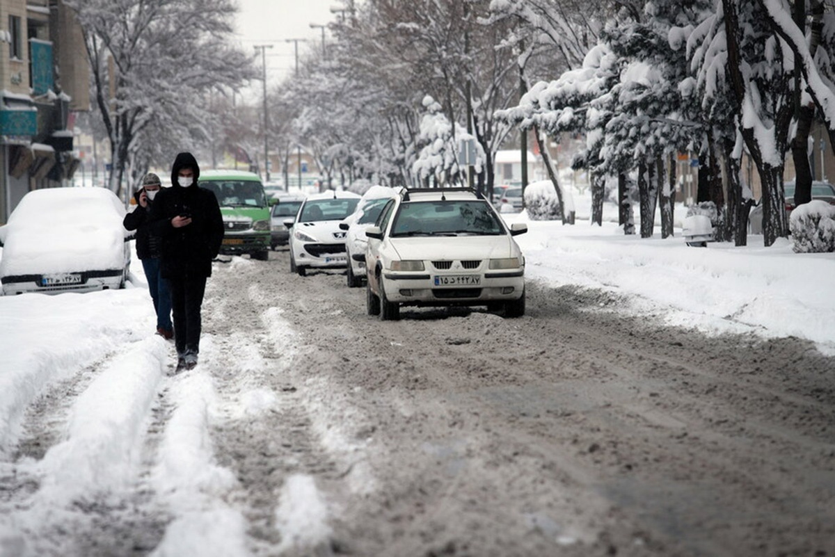 مدیر کل هواشناسی استان تهران با اشاره به کاهش دمای هوای استان تا ۱۵ درجه سانتیگراد از بارش برف و باران خبر داد.