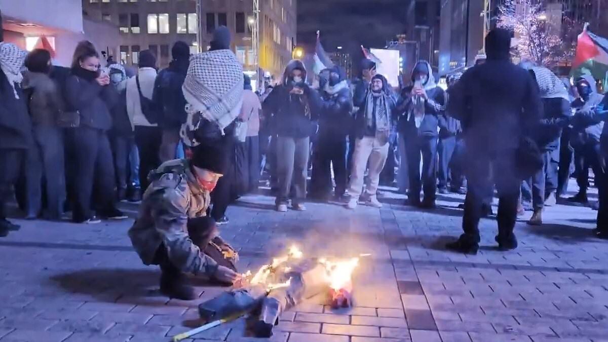 ببینید | آدمک نتانیاهو در مونترال کانادا به آتش کشیده شد