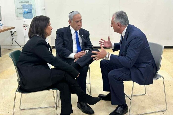 رهبر خودخوانده‌ای که کسی او را گردن نمی‌گیرد