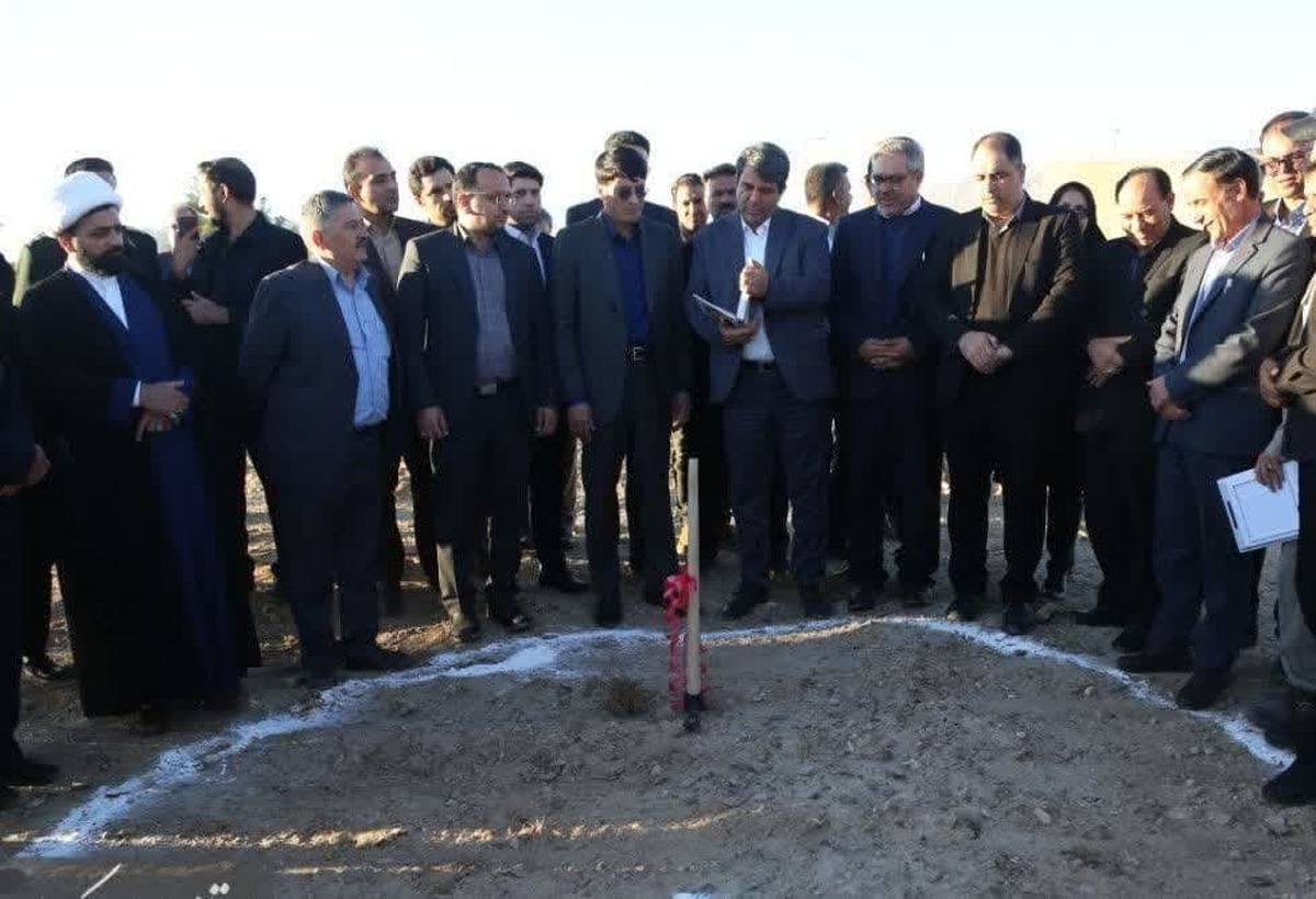 در سفر استاندار کرمان به کوهبنان عملیات احداث مرکز دیالیز و نیروگاه خورشیدی ۴۳۰۰ کیلوواتی این شهرستان آغاز شد.