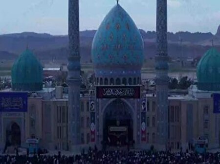 ببینید | اقامه باشکوه اولین نماز جماعت سال ۱۴۰۴ در آستان مقدس مسجد جمکران