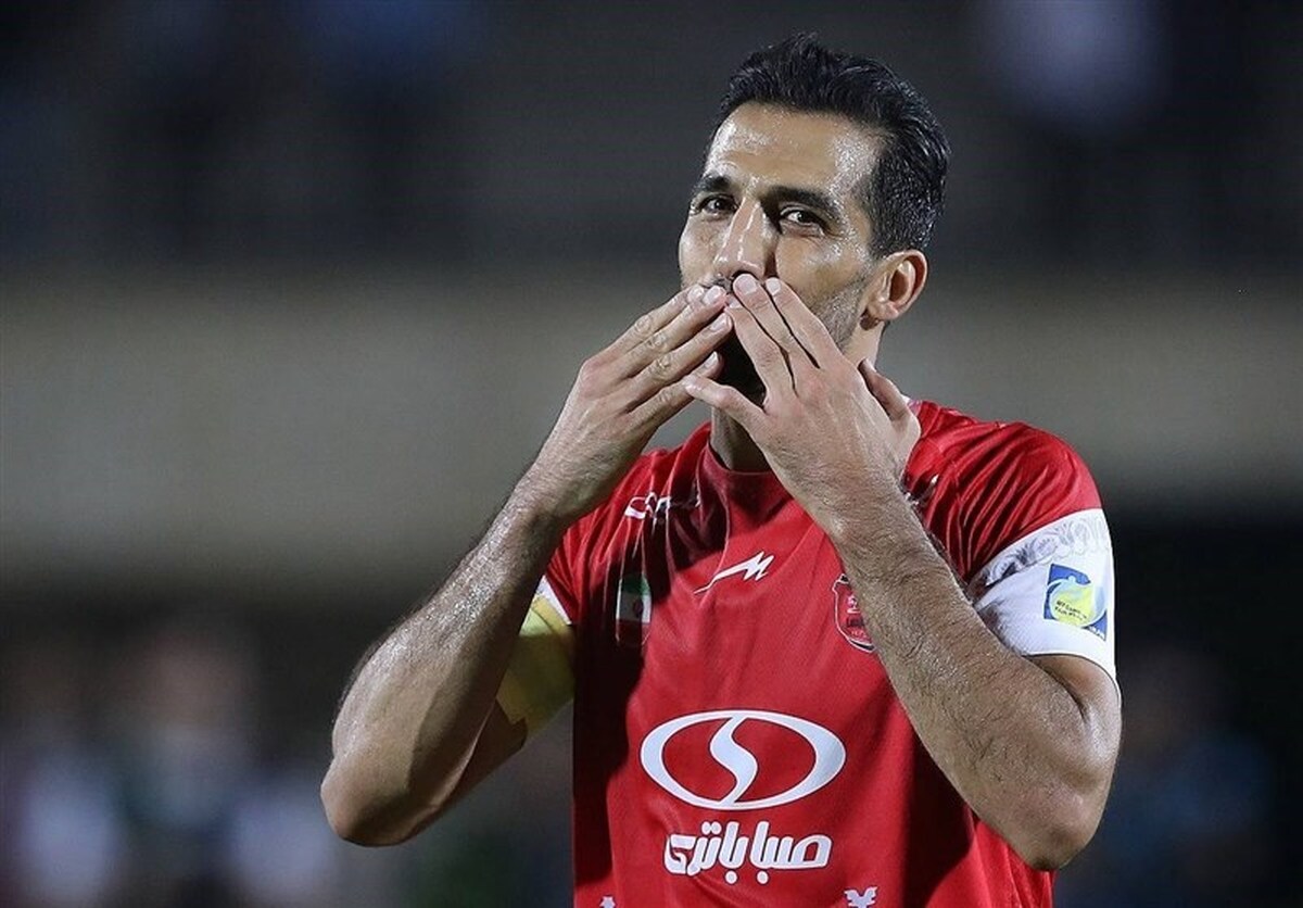 بعد از شکست تلخ پرسپولیس مقابل سپاهان وحید امیری واکنش های عجیبی از خود نشان داد.