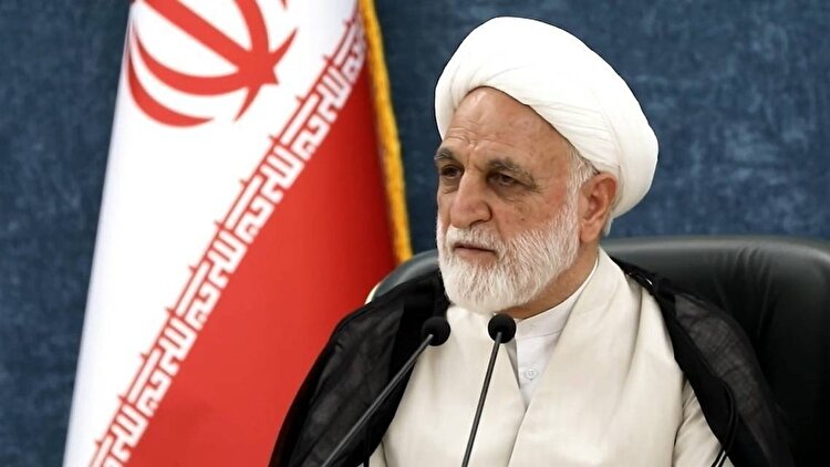 عده‌ای بواسطه رانت، پول‌های فراوان به جیب می‌زنند و برخی با مشکلات روزمره دست و پنجه نرم می‌کنند