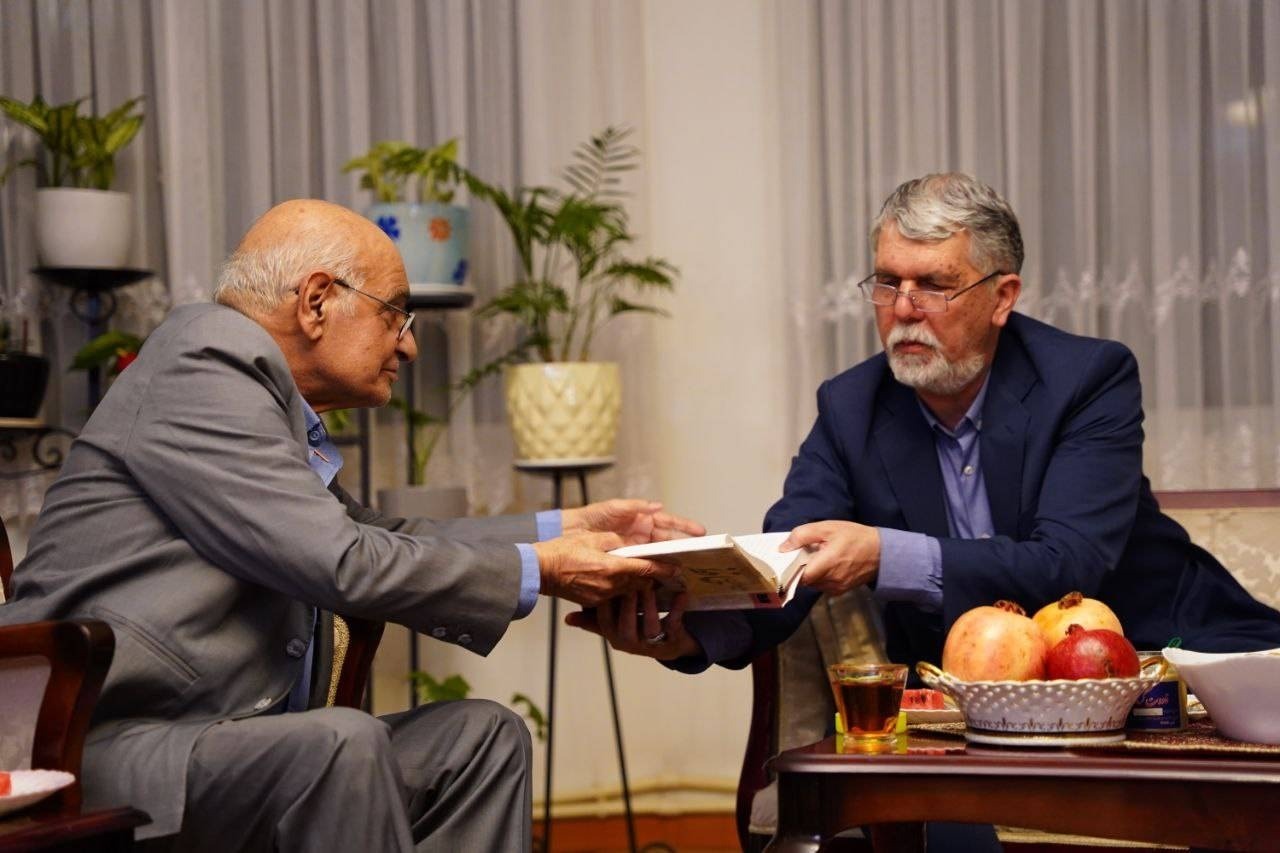 دیدار سید عباس صالحی با هوشنگ مرادی‌کرمانی