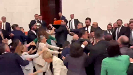 ببینید | زدوخورد در پارلمان ترکیه