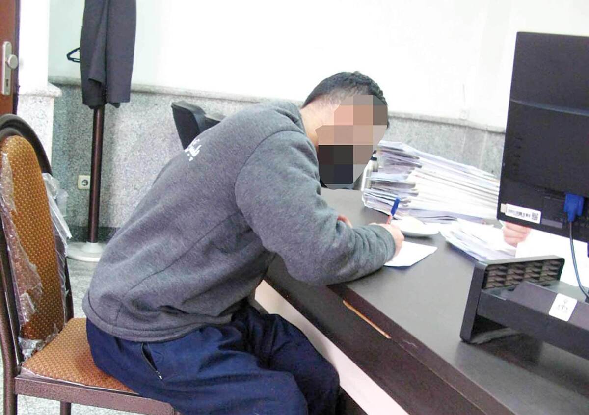 پسر ۲۰ساله افغان که نتوانسته بود طلب ۱۰میلیون تومانی خود را از صراف هموطنش دریافت کند در جریان درگیری، او را با چهار ضربه چاقو به قتل رساند.