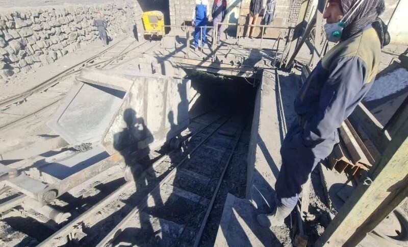 معدن کوشک در بافق ریزش کرد