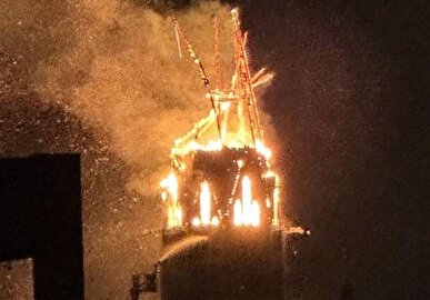 ببینید | کلیسای تاریخی آمستردام آتش گرفت