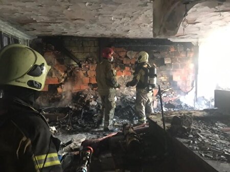 آتش‌ سوزی در ساختمان اداری-تجاری خیابان یوسف‌آباد مهار شد