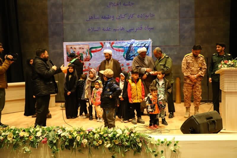 تجلیل از سربازان متأهل وظیفه سپاه قمربنی هاشم(ع)