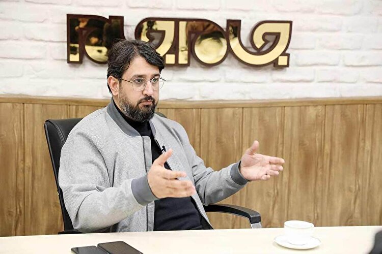 به ساخت احمد افتخار می‌کنم