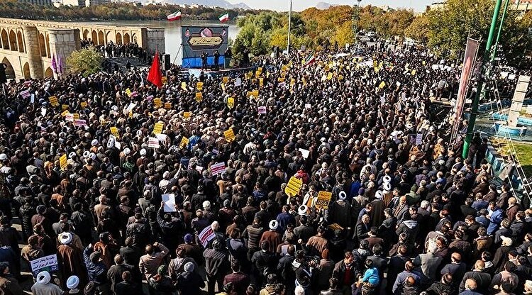 ببینید | مردمی که از گرانی گله‌مند بودند، اما برای ایران به خیابان آمدند