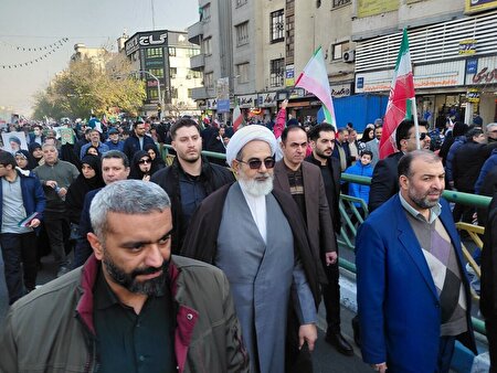 مردم و نیروهای امنیتی اجازه ندادند کشور به دست نااهلان بیفتد