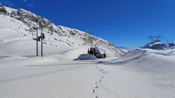 آخرین وضعیت جادههای استان / محورهای مواصلاتی لغزنده اند آخرین وضعیت جادههای استان / محورهای مواصلاتی لغزنده اند