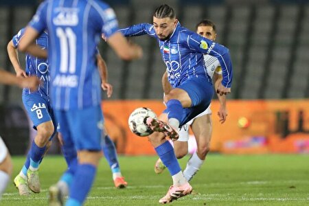 استقلال بدون بازیکنان خارجی مقابل تراکتور قرار می‌گیرد