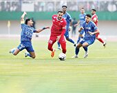 استقلال و پرسپولیس دور و دورتر شدند!