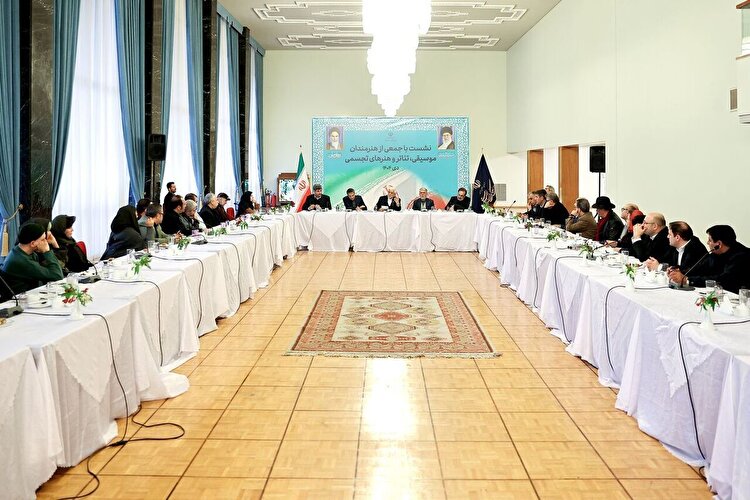 برای توسعه ایران به پیوست هنر نیاز داریم نه دخالت در کار هنرمند