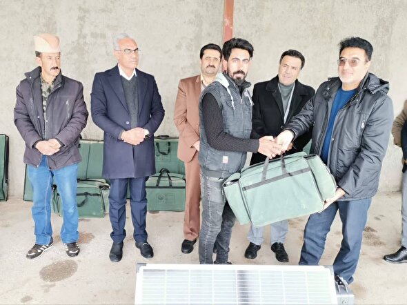 تحویل ۲۰ سامانه خورشیدی به عشایر شهرضا