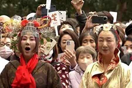 ببینید | خندیدن دسته‌ جمعی