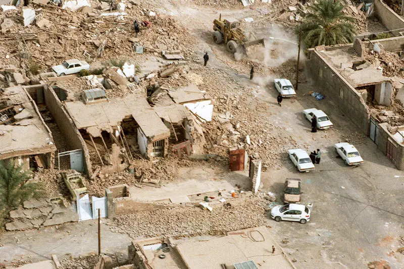 یک روز صبح، شهر دوازده ثانیه تمام لرزید