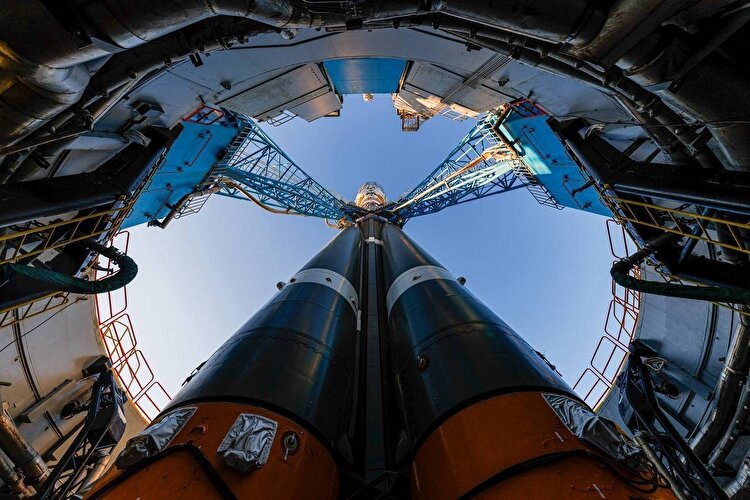 استقرار ماهواره‌بر حامل«کوثر، ظفر-۲ و پایا»بر سکوی پرتاب