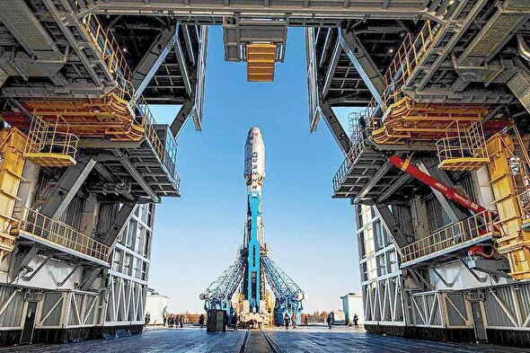 پرچم ایران بر مدار لئو