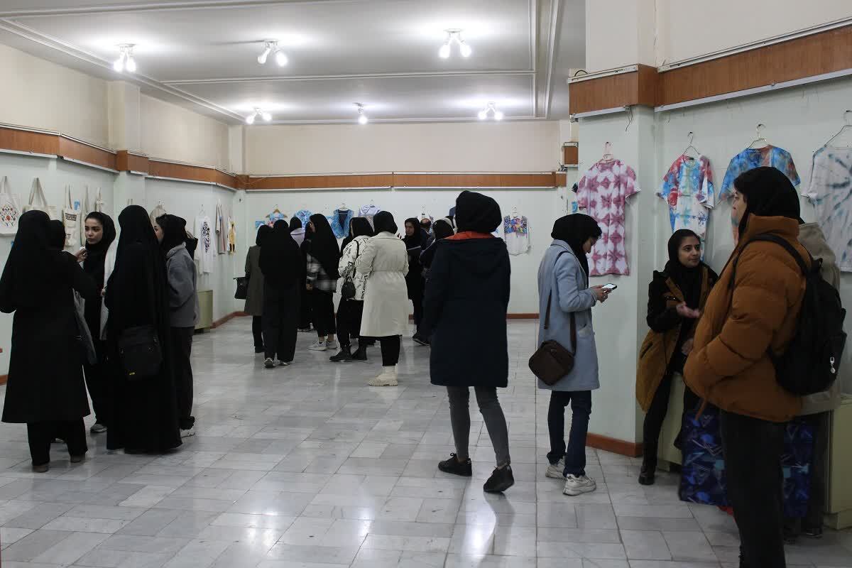 نمایشگاه آثار چاپ دستی در نگارخانه شهید شهرانی شهرکرد برپا شد