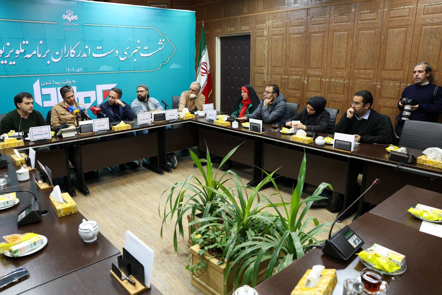 شنیدن قصه‌ آدم‌ها با آداب تلویزیون/گفت‌وگوی بی‌واسطه‌ای که بر مدار «برمودا» شکل گرفت