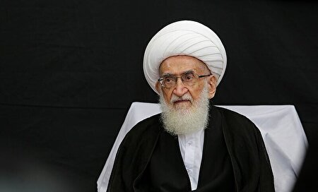 هرگونه تعرض به رهبر معظم انقلاب حکم محارب را دارد