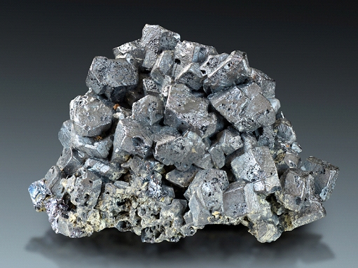 چگونه سنگ نقره را در طبیعت تشخیص دهیم؟