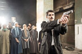 دو نیمه ماه؛ روایت یک دهه پرآشوب