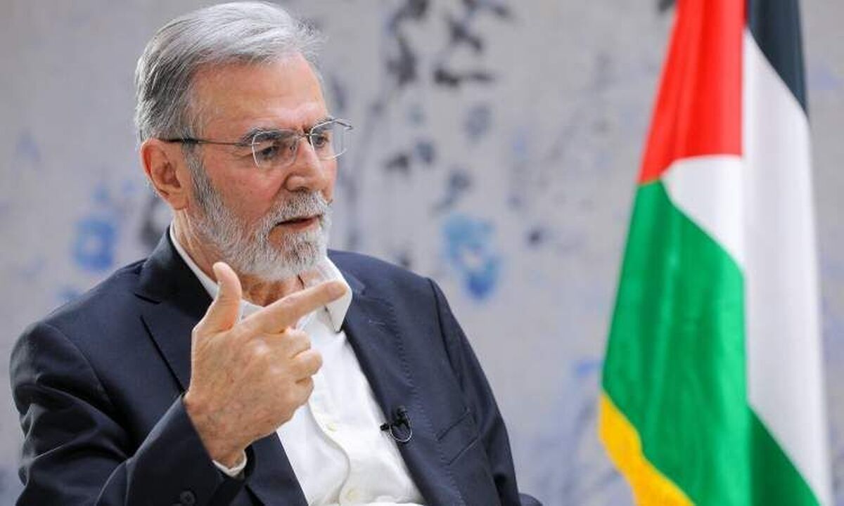 ایران با اقتدار و عزت در برابر چالش‌ها ایستاده است